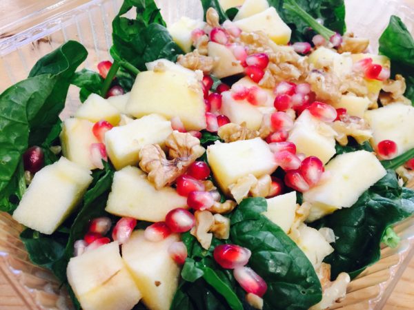 La Granadilla propone insalata di spinaci, mele, noci e melagrana